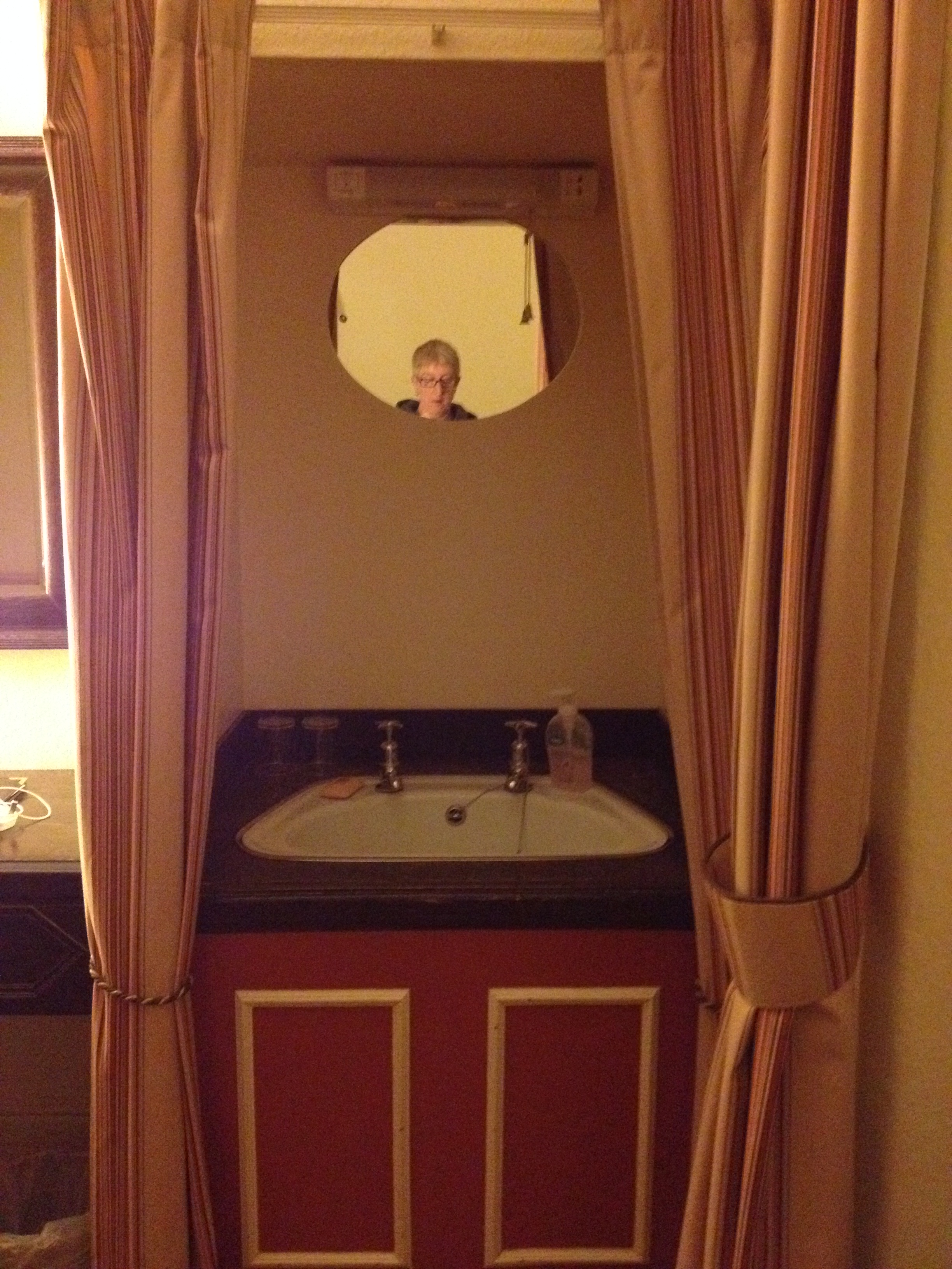 My wash basin can be hidden behind discreet curtain!